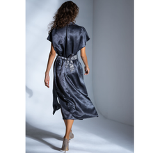 Load image into Gallery viewer, The Throw ON&GO Dress In Black