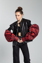 Load image into Gallery viewer, The Dual Sandy With Red Zebra Sleeves