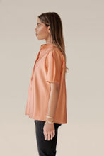 Load image into Gallery viewer, The Vintage Cut Shirt In Pink