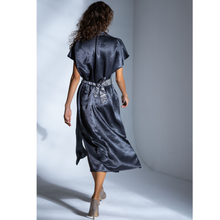 Load image into Gallery viewer, The Throw ON&amp;GO Dress In Black
