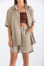 Load image into Gallery viewer, The Oversized Linen Shirt (G-neutral) Beige
