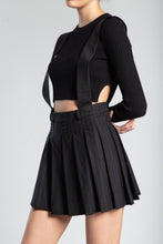 Load image into Gallery viewer, Pleated Skirt in Black
